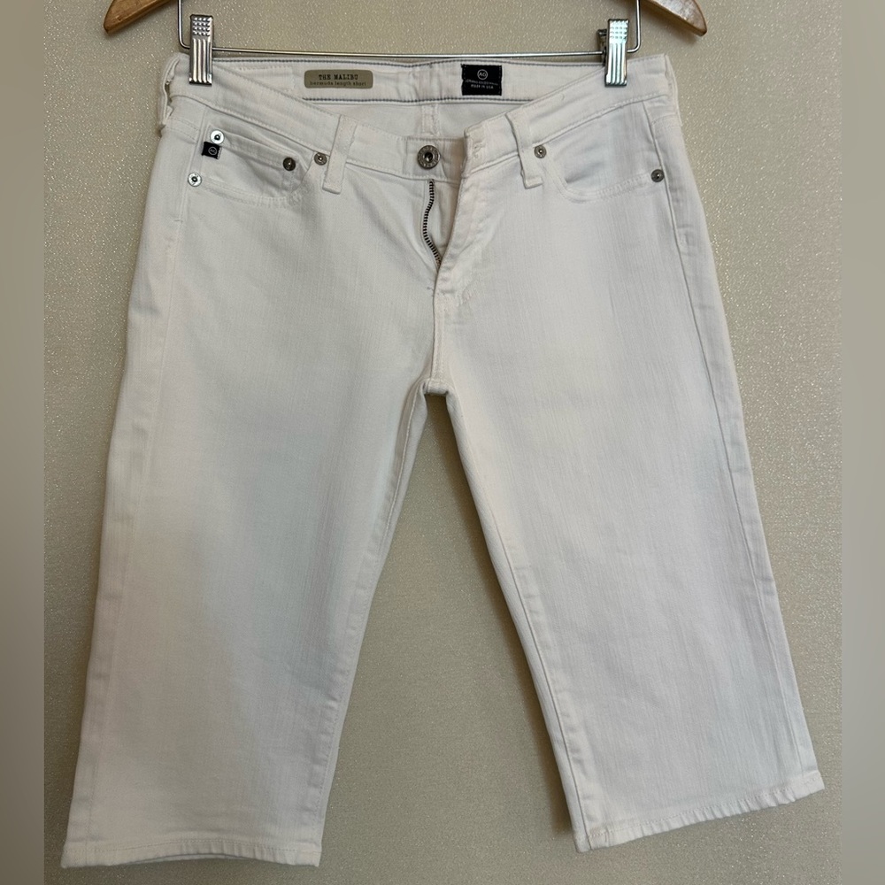 EUC AG The Malibu Bermuda length short in white size 28. Lightly worn